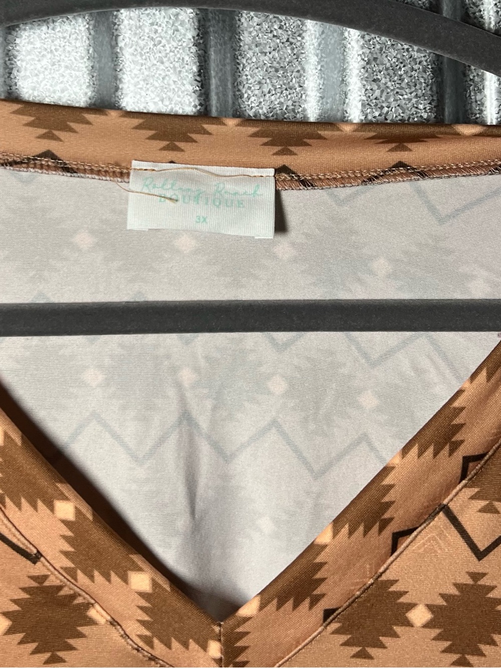 Rolling Ranch Boutique Southwestern Print Long Sleeve Top 3X NWOT - Picture 2 of 4